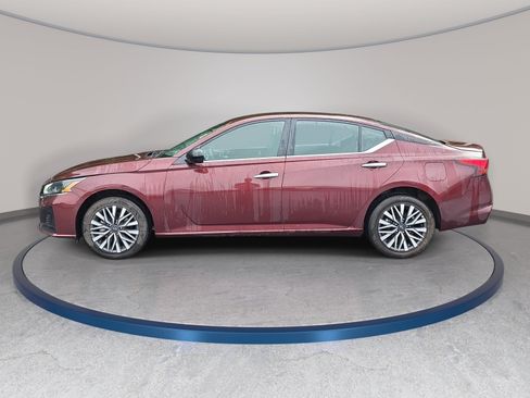 Used 2025 Nissan Altima 2.5 SV AWD/4WD image 3
