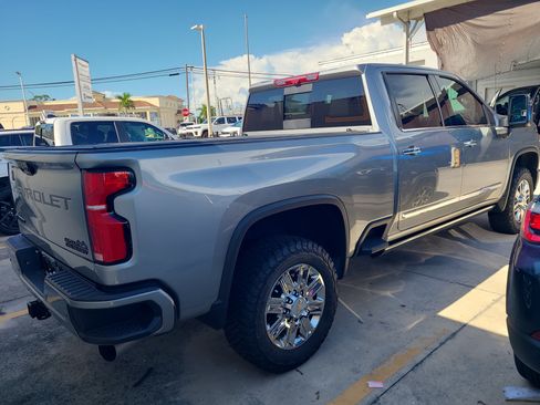 Used 2026 Chevrolet Silverado 2500 High Country w/ High Country Premium Package AWD/4WD image 8