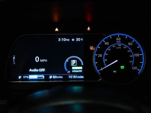 Used 2025 Nissan Leaf S image 15