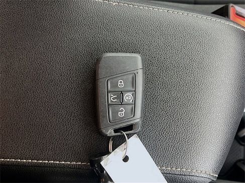 Used 2022 Volkswagen Taos SE image 32