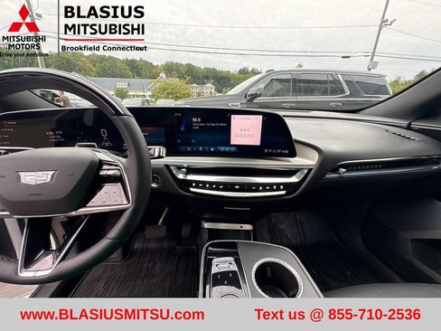 Used 2024 Cadillac Lyriq Luxury AWD/4WD image 24