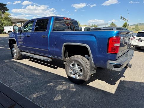 Used 2017 GMC Sierra 2500 SLT w/ All-Terrain HD Package AWD/4WD image 6