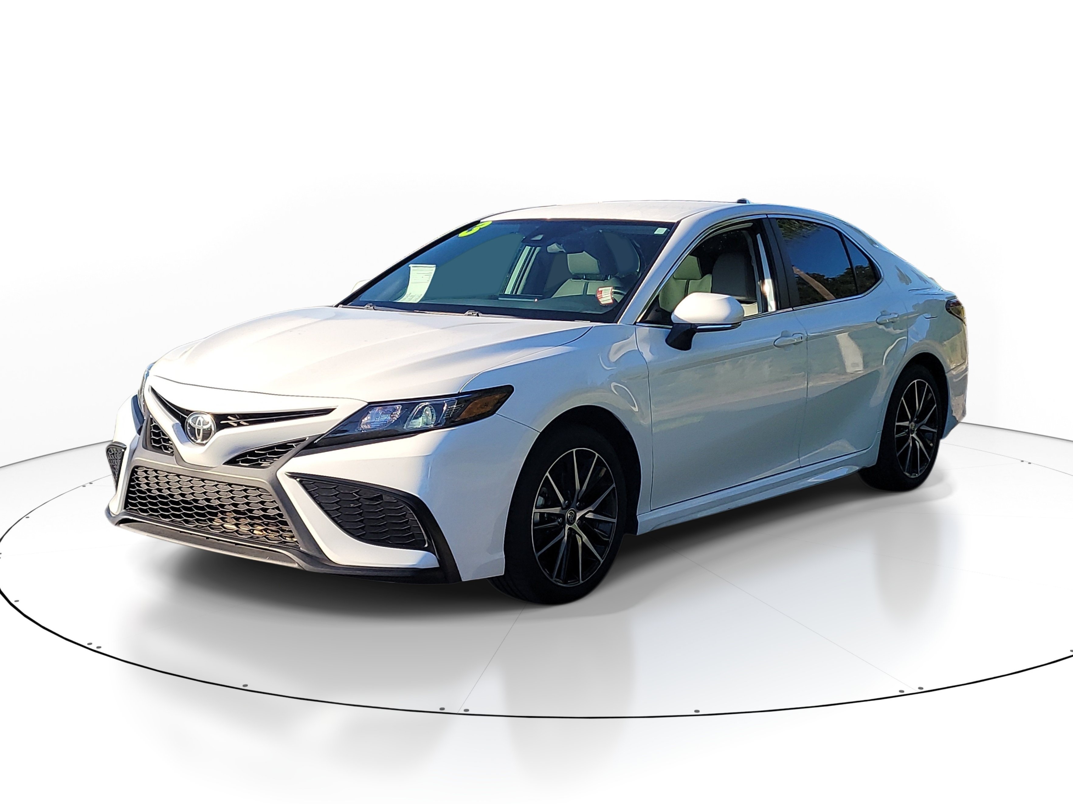 Used 2023 Toyota Camry SE FWD image 3