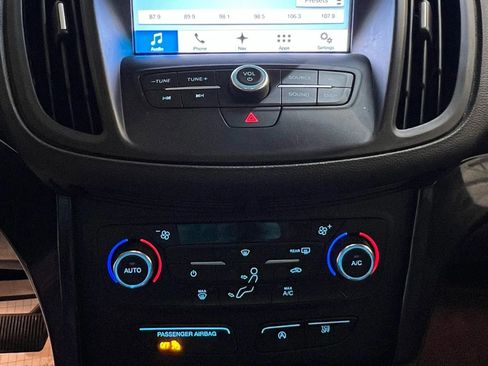 Used 2017 Ford Escape SE w/ Equipment Group 201A image 10