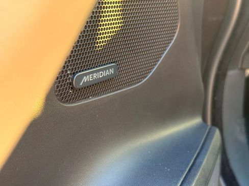 Used 2017 Jaguar F-PACE Premium image 20