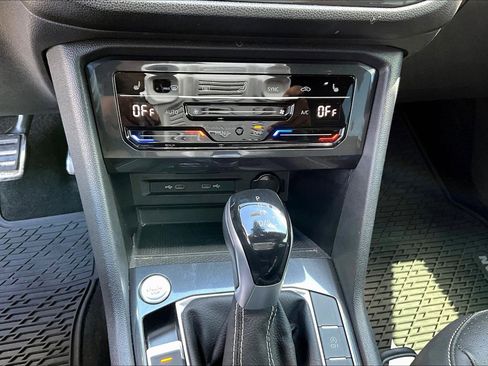 Used 2024 Volkswagen Tiguan SE R-Line AWD/4WD image 15