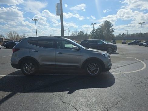 Used 2017 Hyundai Santa Fe Sport image 2