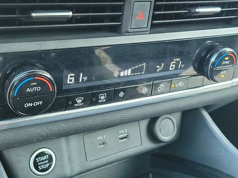 Used 2023 Nissan Rogue SV image 29