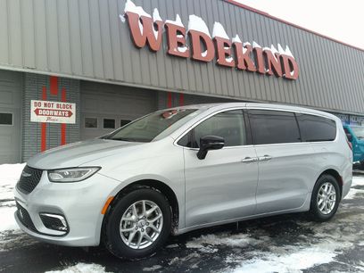 Used 2024 Chrysler Pacifica Touring-L
