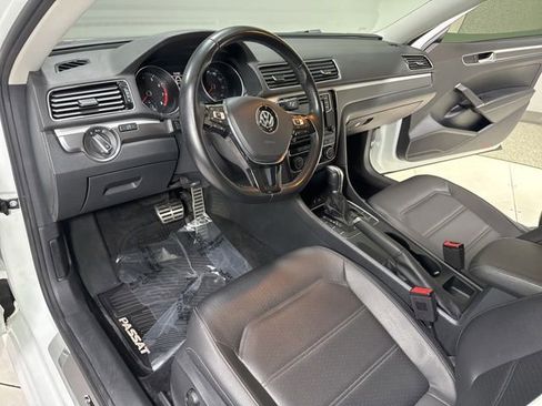 Used 2018 Volkswagen Passat 2.0T R-Line FWD image 10