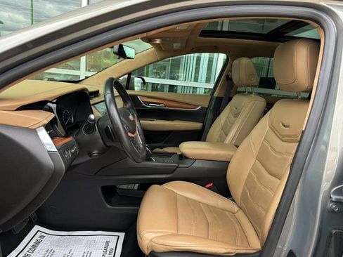 Used 2018 Cadillac XT5 Platinum w/ Driver Assist Package image 11