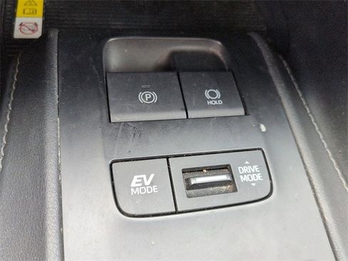 Certified 2022 Toyota Venza LE image 25