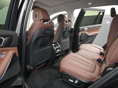 Used 2022 BMW X7 xDrive40i w/ Executive Package image 12