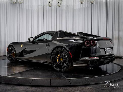 Used 2022 Ferrari 812 GTS RWD image 18