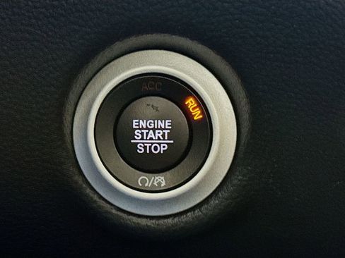 Used 2024 Chrysler Pacifica Limited w/ S Appearance Package image 19