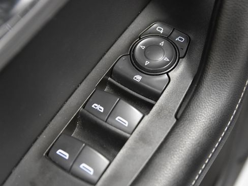 Used 2025 Chevrolet Blazer LT FWD image 17