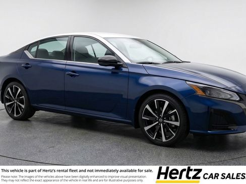 Used 2025 Nissan Altima 2.5 SV image 1