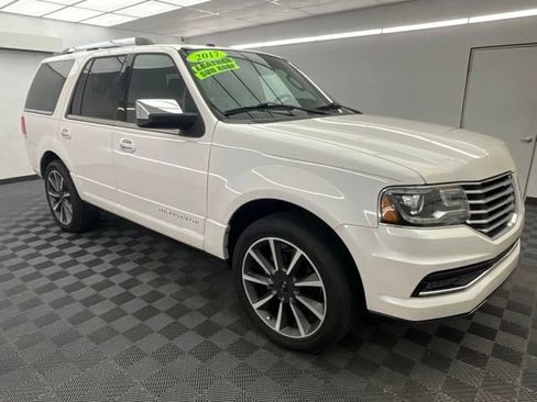 Used 2017 Lincoln Navigator Reserve AWD/4WD image 3