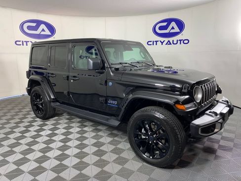Used 2025 Jeep Wrangler Unlimited Sahara AWD/4WD image 1