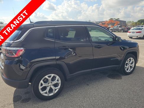 Used 2024 Jeep Compass Latitude AWD/4WD image 4