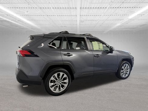 Used 2021 Toyota RAV4 XLE Premium AWD/4WD image 6