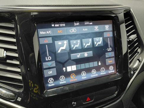 Certified 2019 Jeep Cherokee Limited AWD/4WD image 37