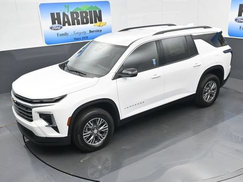 New 2027 Chevrolet Traverse LT w/ LPO, Floor Liner Package FWD image 24