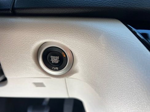 Used 2022 Chrysler Voyager LX image 25