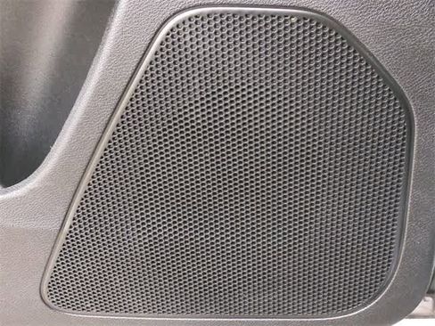 Used 2019 Jeep Cherokee Limited image 30