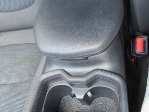 Used 2021 Toyota RAV4 LE AWD/4WD image 27