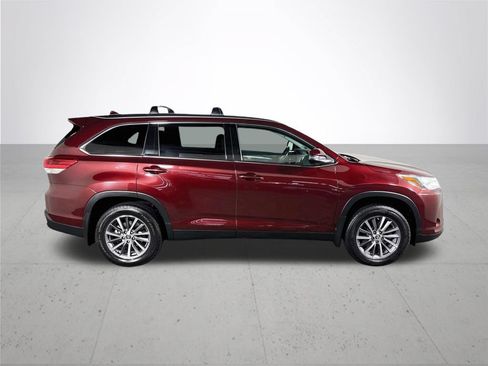 Used 2019 Toyota Highlander XLE AWD/4WD image 5