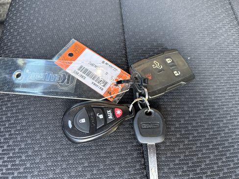 Used 2021 GMC Sierra 2500 4x4 Crew Cab w/ Convenience Package image 29