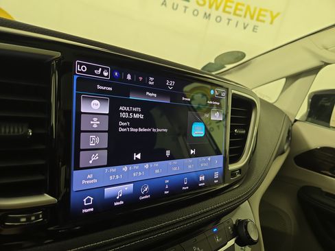Used 2024 Chrysler Pacifica Limited FWD image 20