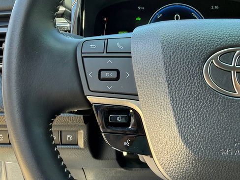 Used 2025 Toyota Camry SE FWD image 28