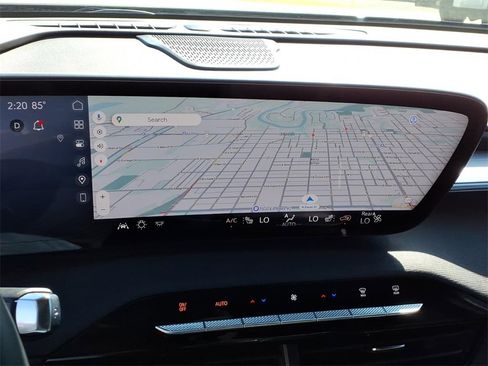 Used 2025 Buick Enclave Preferred image 17