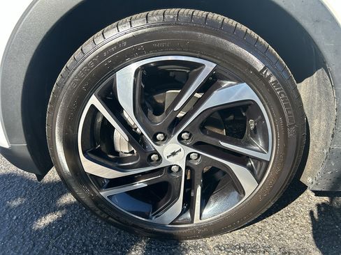 Used 2023 Chevrolet Bolt LT w/ Infotainment Package image 25