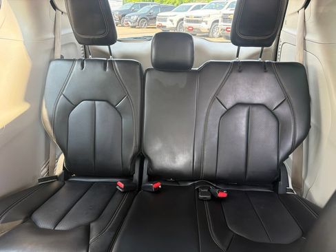 Used 2023 Chrysler Pacifica Touring-L w/ Uconnect Theater Family Group AWD/4WD image 31