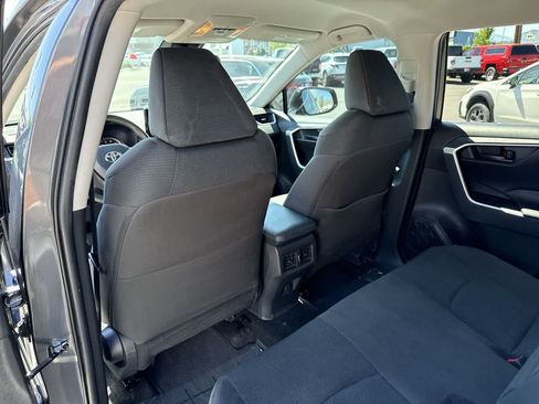 Used 2021 Toyota RAV4 LE w/ Carpet Mat Package (TMS) AWD/4WD image 13