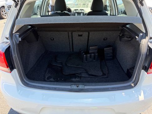 Used 2010 Volkswagen Golf 4-Door FWD image 30