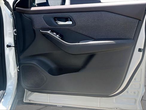 Certified 2023 Nissan Rogue SV FWD image 23