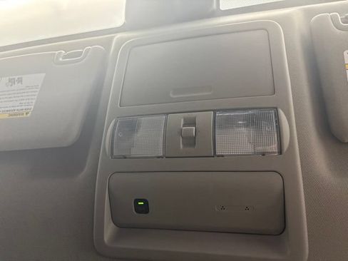 Used 2025 Nissan Frontier SV RWD image 32