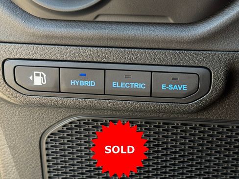 Used 2025 Jeep Wrangler Unlimited Sahara AWD/4WD image 20