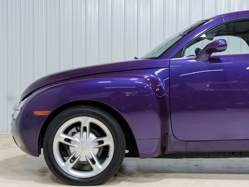 Used 2004 Chevrolet SSR w/ Preferred Equipment Group RWD image 12