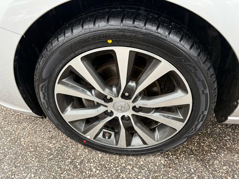 Used 2018 Hyundai Elantra GT image 40