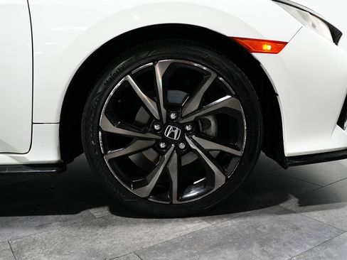 Used 2017 Honda Civic Sport image 6