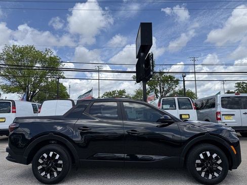 Used 2025 Hyundai Santa Cruz SE image 4