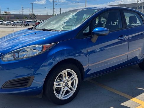 Used 2019 Ford Fiesta SE FWD image 1