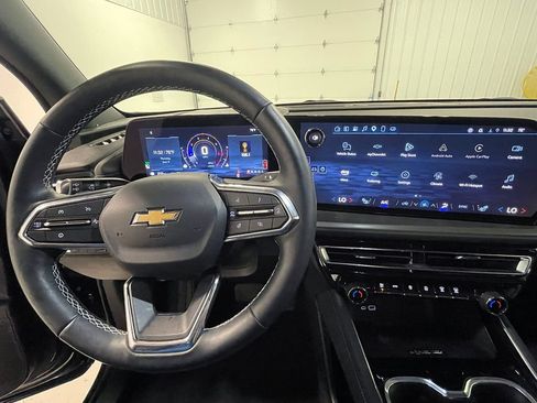 Used 2025 Chevrolet Traverse LT AWD/4WD image 40