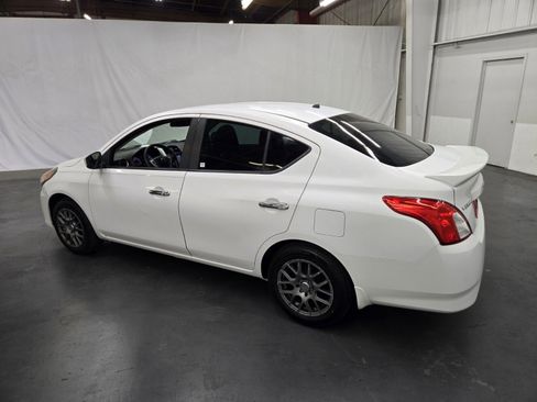 Used 2015 Nissan Versa SV image 3