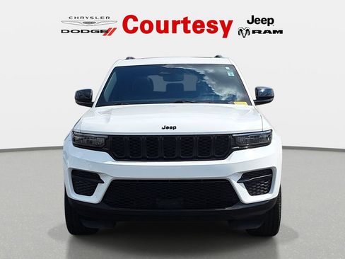 Certified 2023 Jeep Grand Cherokee Altitude AWD/4WD image 8